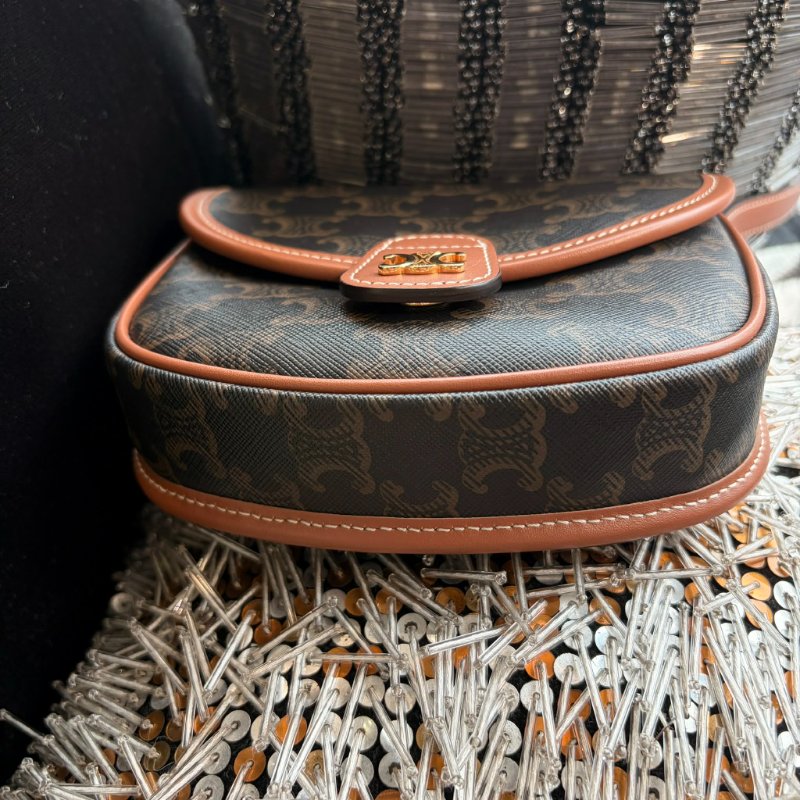 CELINE 滿版LOGO小馬鞍斜背包-4