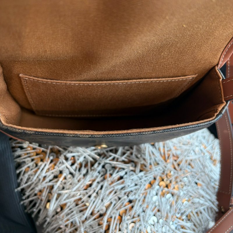 CELINE 滿版LOGO小馬鞍斜背包-5