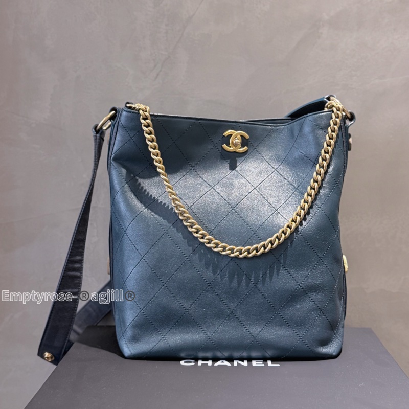 CHANEL hobo 嬉皮徽章包🪅水桶包-6