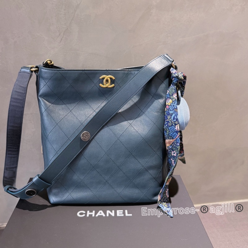 CHANEL hobo 嬉皮徽章包🪅水桶包-7