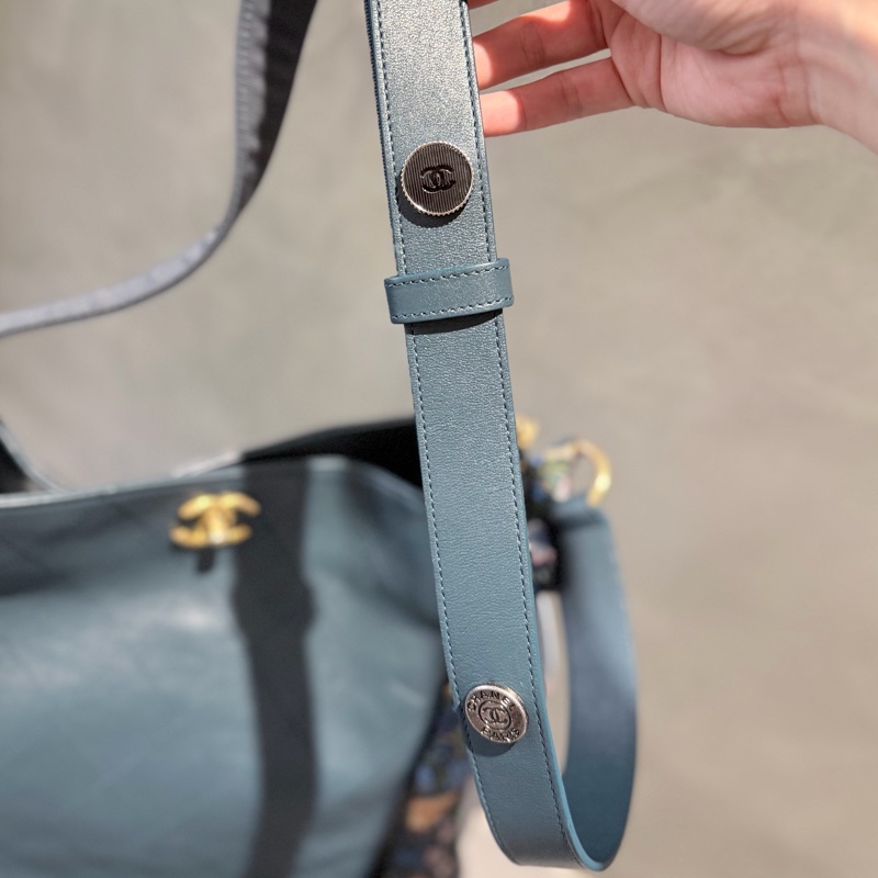 CHANEL hobo 嬉皮徽章包🪅水桶包-11