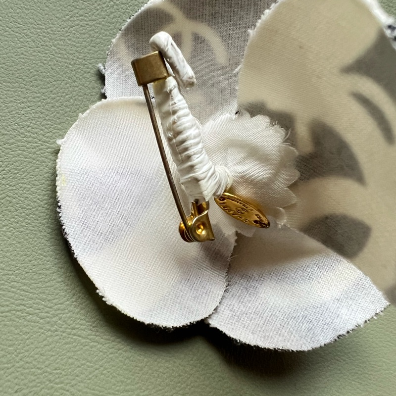 Chanel山茶花胸針-1