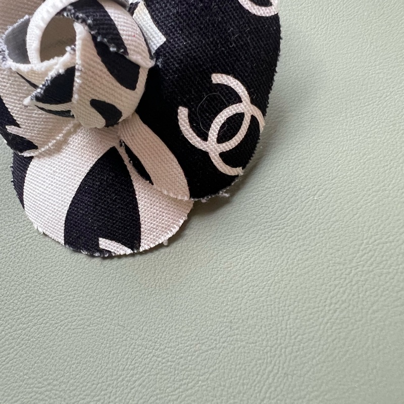 Chanel山茶花胸針-2