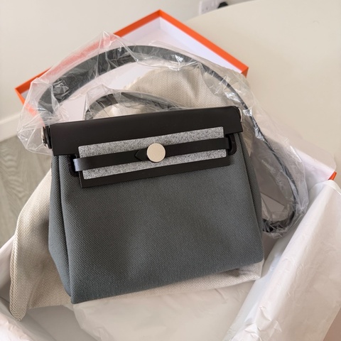 愛馬仕 mini Herbag/ Hermes Herbag Zip 20 Bag - vert mangrove w/ silver hardware 2025 墨綠 銀扣