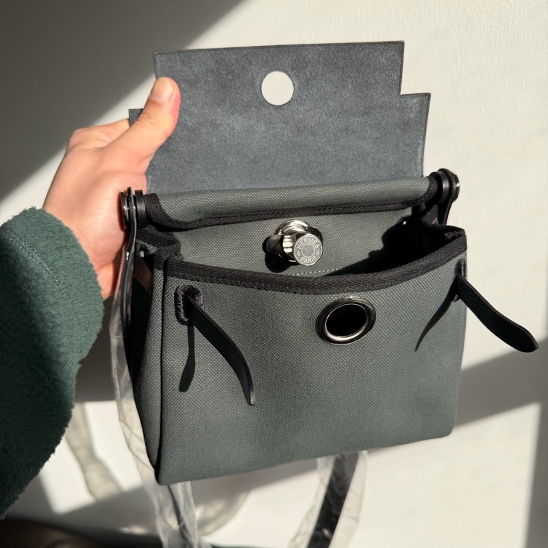 愛馬仕 mini Herbag/ Hermes Herbag Zip 20 Bag - vert mangrove w/ silver hardware 2025 墨綠 銀扣-8