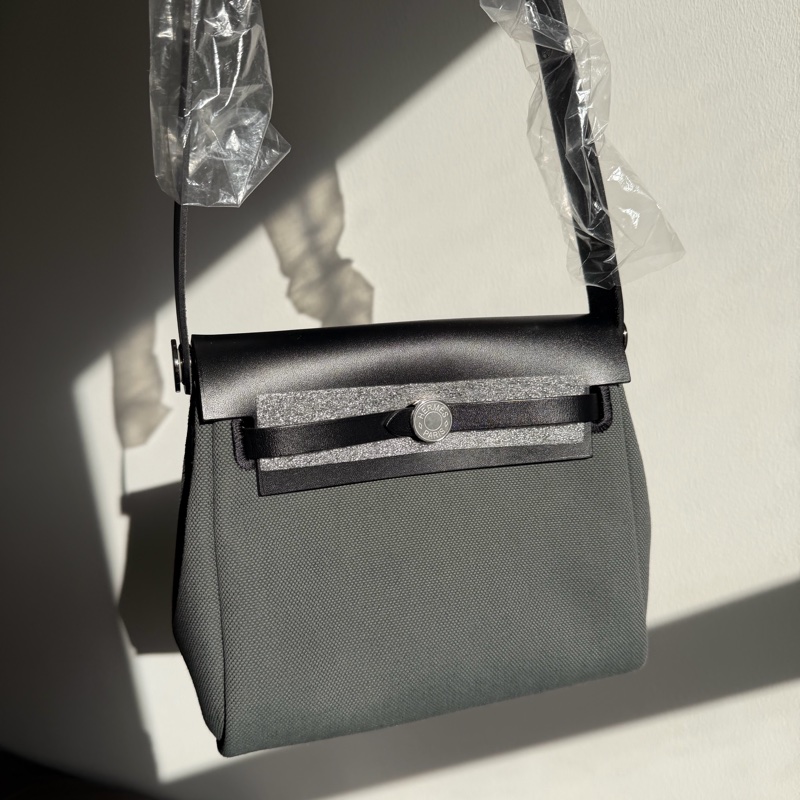 愛馬仕 mini Herbag/ Hermes Herbag Zip 20 Bag - vert mangrove w/ silver hardware 2025 墨綠 銀扣-11