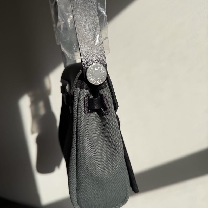 愛馬仕 mini Herbag/ Hermes Herbag Zip 20 Bag - vert mangrove w/ silver hardware 2025 墨綠 銀扣-26