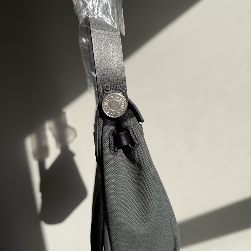 愛馬仕 mini Herbag/ Hermes Herbag Zip 20 Bag - vert mangrove w/ silver hardware 2025 墨綠 銀扣-27