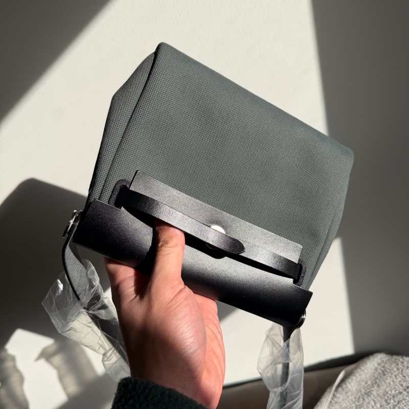 愛馬仕 mini Herbag/ Hermes Herbag Zip 20 Bag - vert mangrove w/ silver hardware 2025 墨綠 銀扣-36