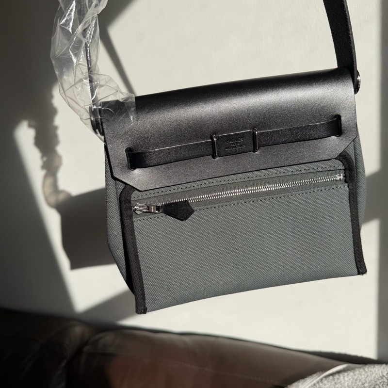 愛馬仕 mini Herbag/ Hermes Herbag Zip 20 Bag - vert mangrove w/ silver hardware 2025 墨綠 銀扣-41