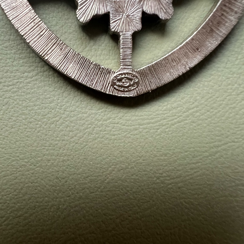 Chanel胸針-1