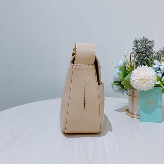 TK1977 菲拉格慕中古米白色斜挎包SALVATORE FERRAGAMO VINTAGE VARA SHOULDER BAG-3