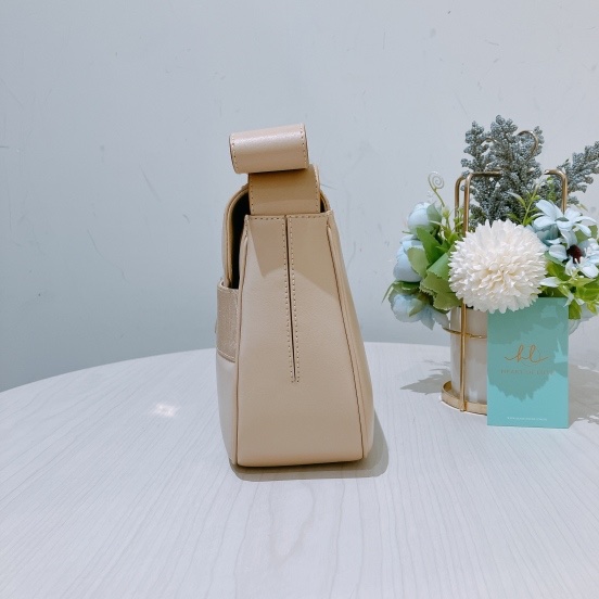 TK1977 菲拉格慕中古米白色斜挎包SALVATORE FERRAGAMO VINTAGE VARA SHOULDER BAG-4