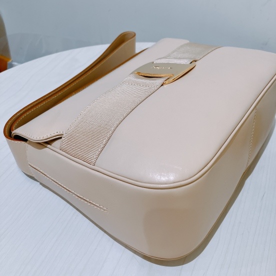 TK1977 菲拉格慕中古米白色斜挎包SALVATORE FERRAGAMO VINTAGE VARA SHOULDER BAG-6