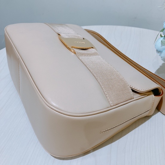 TK1977 菲拉格慕中古米白色斜挎包SALVATORE FERRAGAMO VINTAGE VARA SHOULDER BAG-7