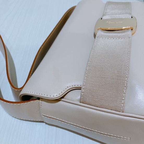 TK1977 菲拉格慕中古米白色斜挎包SALVATORE FERRAGAMO VINTAGE VARA SHOULDER BAG-13