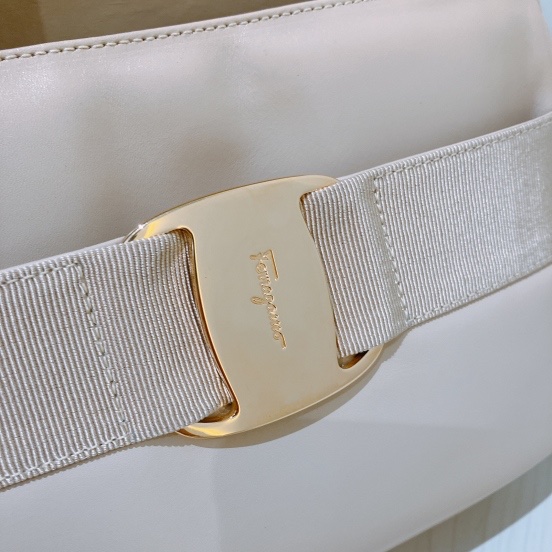 TK1977 菲拉格慕中古米白色斜挎包SALVATORE FERRAGAMO VINTAGE VARA SHOULDER BAG-14