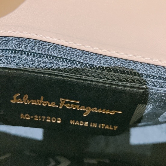 TK1977 菲拉格慕中古米白色斜挎包SALVATORE FERRAGAMO VINTAGE VARA SHOULDER BAG-16