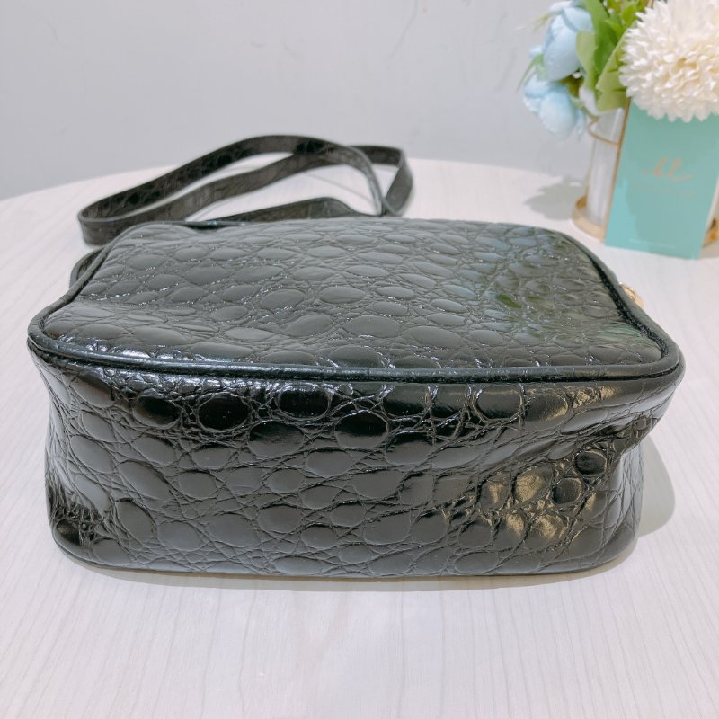 TK1978  菲拉格慕 壓紋皮革 鱷魚紋 側背包 黑色 Salvatore Ferragamo Vintage Crocodile Paint Carmera Bag Calfskin Black-7