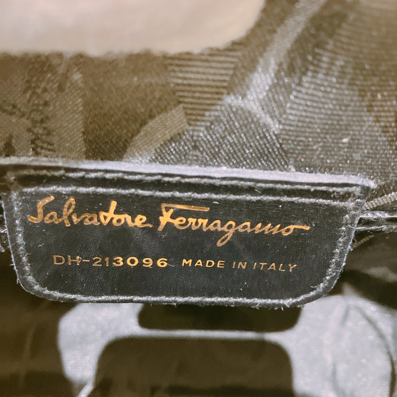 TK1978  菲拉格慕 壓紋皮革 鱷魚紋 側背包 黑色 Salvatore Ferragamo Vintage Crocodile Paint Carmera Bag Calfskin Black-8