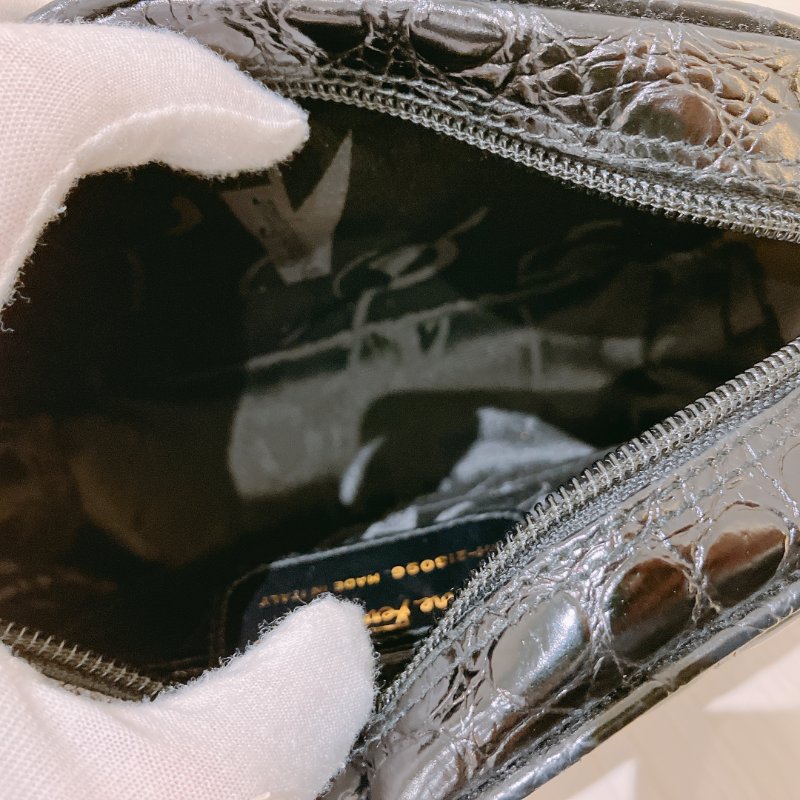 TK1978  菲拉格慕 壓紋皮革 鱷魚紋 側背包 黑色 Salvatore Ferragamo Vintage Crocodile Paint Carmera Bag Calfskin Black-9