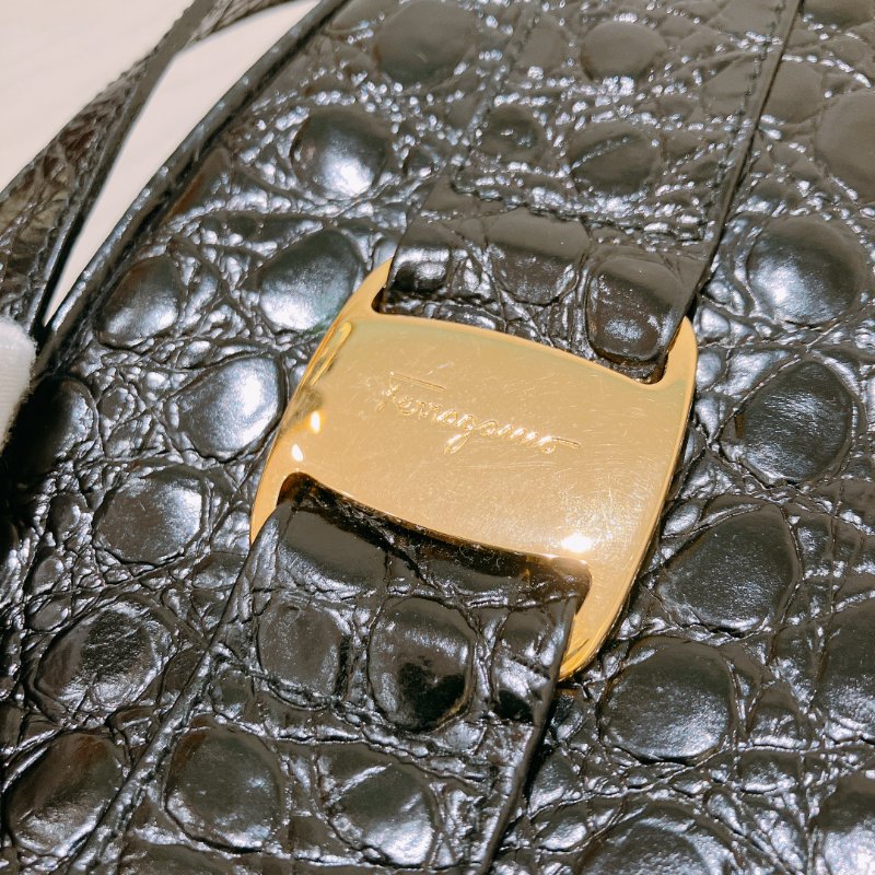 TK1978  菲拉格慕 壓紋皮革 鱷魚紋 側背包 黑色 Salvatore Ferragamo Vintage Crocodile Paint Carmera Bag Calfskin Black-11