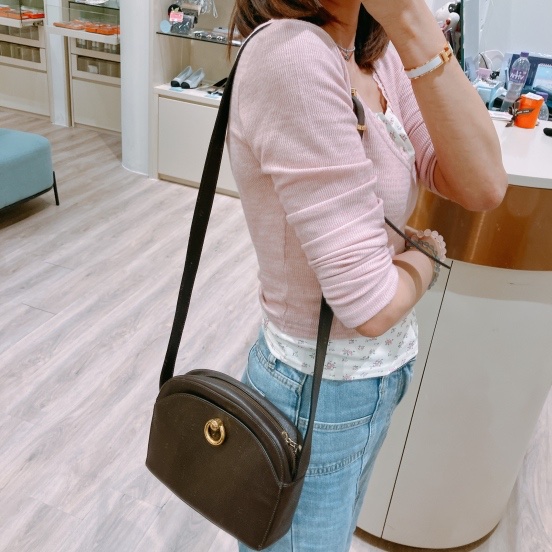 TK1979 思琳中古金色斜挎包CELINE VINTAGE ROUND GOLD BUCKLE SHOULDER BAG CALFSKIN-1