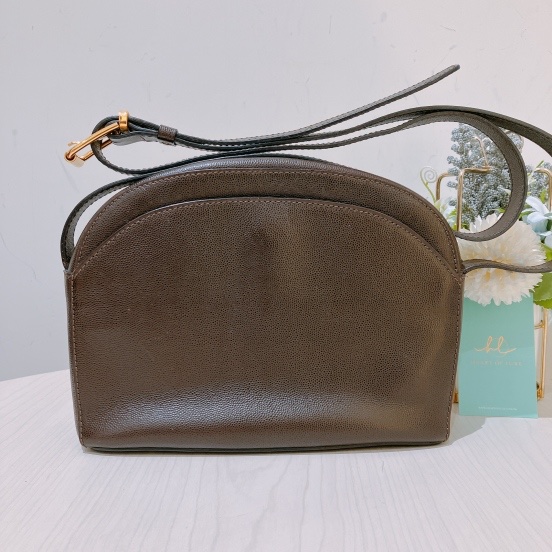 TK1979 思琳中古金色斜挎包CELINE VINTAGE ROUND GOLD BUCKLE SHOULDER BAG CALFSKIN-2