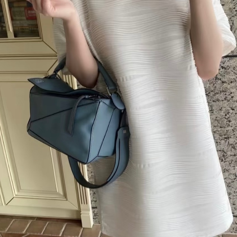 🎩👠Loewe羅意威Puzzle小号 霧霾蓝幾何包 尺寸24×16 附件肩帶-4