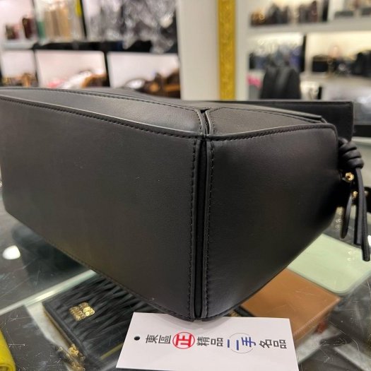 東區正精品㊣LOEWE PUZZLE 黑色小牛皮銀扣拼接幾何拼圖編織手把手提肩背斜背包兩用包小款 RZ6322-2