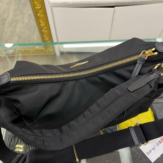 東區正精品㊣PRADA 1BC264 黑色尼龍金三角牌雙口袋相機包斜背包郵差包手提包 RZ6323-6