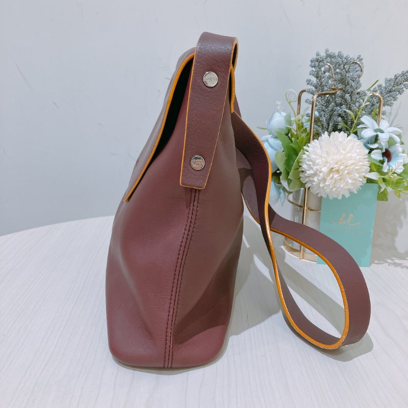 TK1981	 Loewe Vintage Flap Shoulder Bag Lambskin Red x Yellow-2