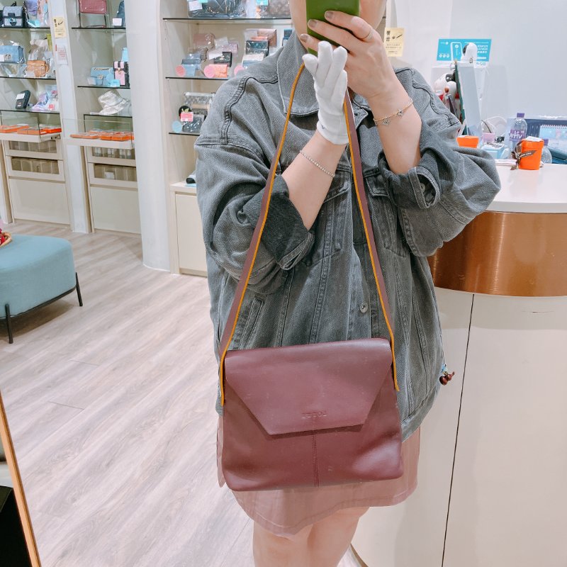 TK1981	 Loewe Vintage Flap Shoulder Bag Lambskin Red x Yellow-9