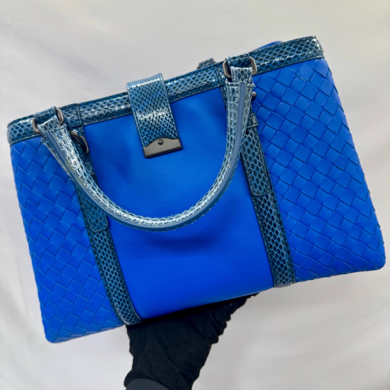 寶緹嘉 BOTTEGA VENETA  羅馬系列雙用藍色蟒蛇皮手提／肩背包 附鏡子 ROMA PYTHON B05217594B W/MIRROR-1