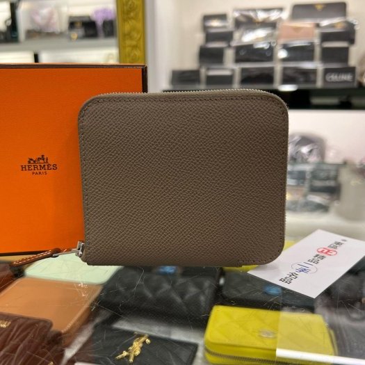 東區正精品㊣HERMES SILK IN Epsom 愛馬仕大象灰色全皮內粉紫色圖騰絲巾短夾 K刻 RZ6324-0