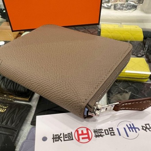 東區正精品㊣HERMES SILK IN Epsom 愛馬仕大象灰色全皮內粉紫色圖騰絲巾短夾 K刻 RZ6324-13