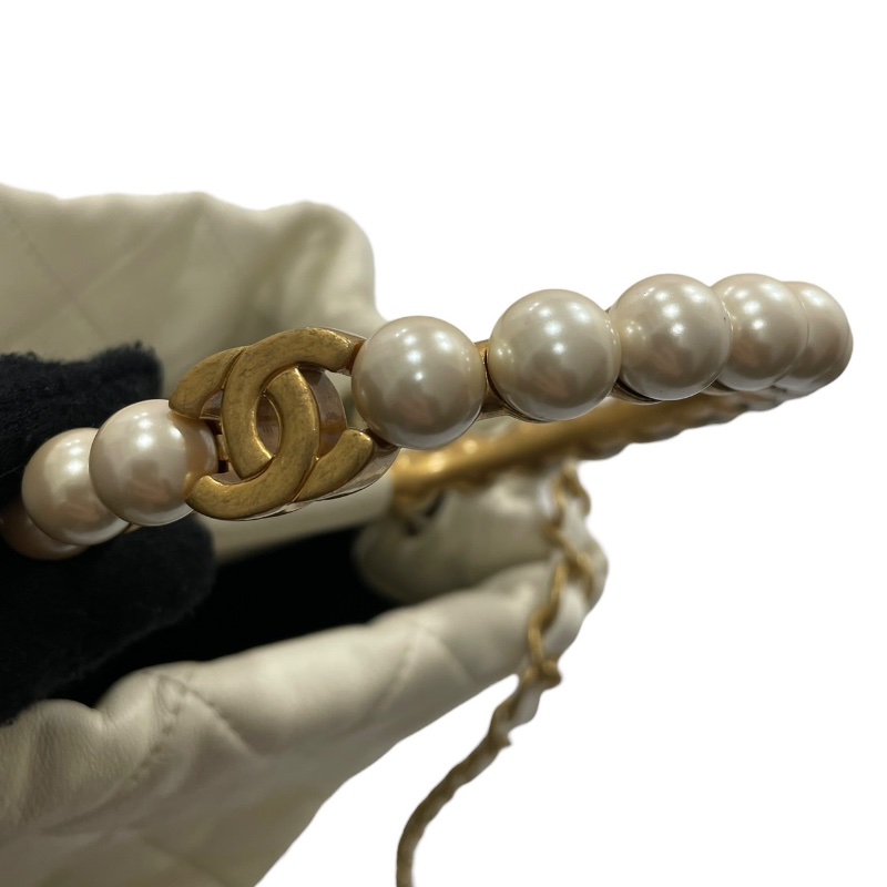 CHANEL 香奈兒 珍珠手把 水桶包 皮革 白色 金釦-16