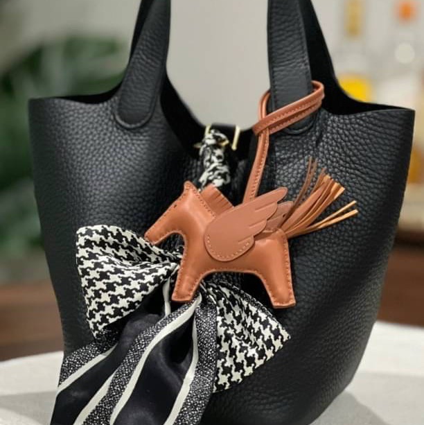 平台最低價稀缺最熱門款近新✨ HERMES 愛馬仕 pegase小飛馬 RODEO飛馬吊飾 (金棕色)-0