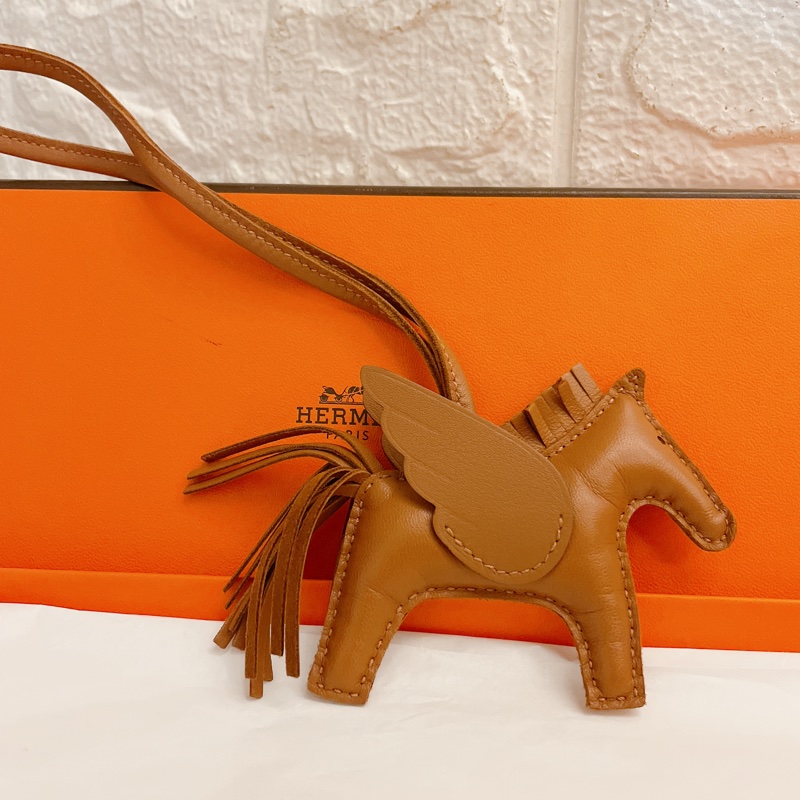 平台最低價稀缺最熱門款近新✨ HERMES 愛馬仕 pegase小飛馬 RODEO飛馬吊飾 (金棕色)-16