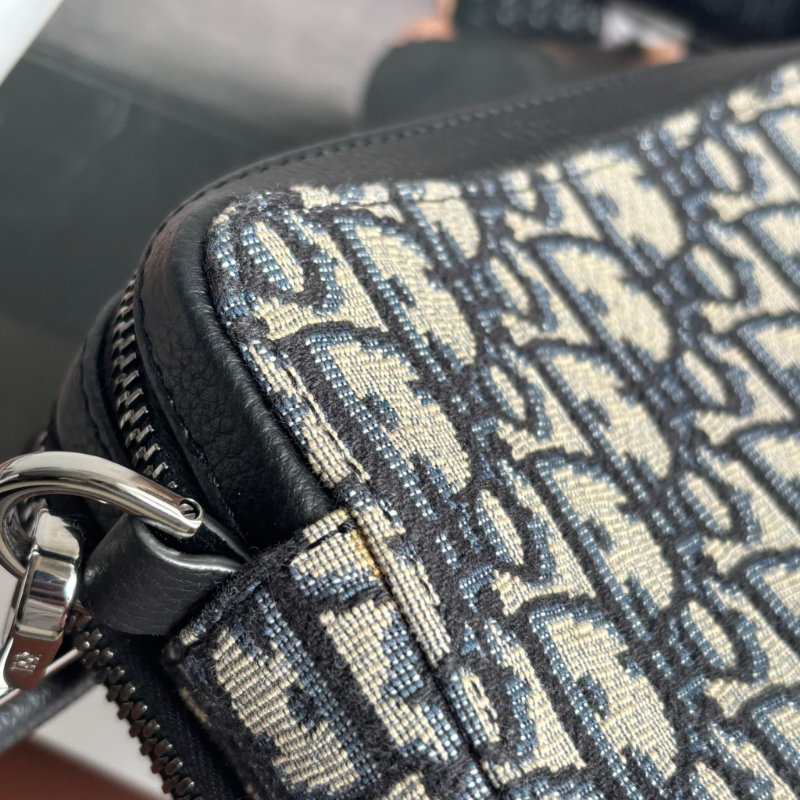 ::Christian Dior::  Oblique 經典緹花布 小牛皮飾邊雙層拉鍊手拿/斜背包 (黑/米)-6