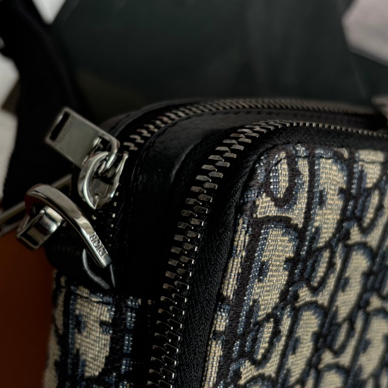 ::Christian Dior::  Oblique 經典緹花布 小牛皮飾邊雙層拉鍊手拿/斜背包 (黑/米)-10