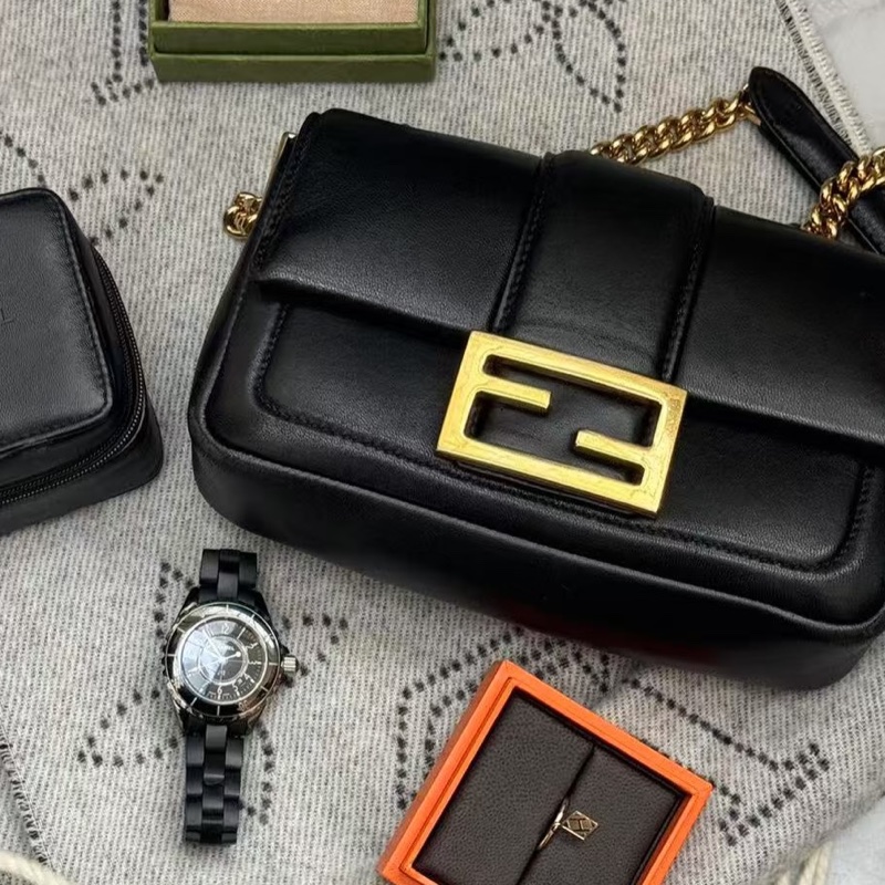 🍧🍧Fendi芬迪Baguette迷你黑金全皮法棍包  尺寸19×12-3