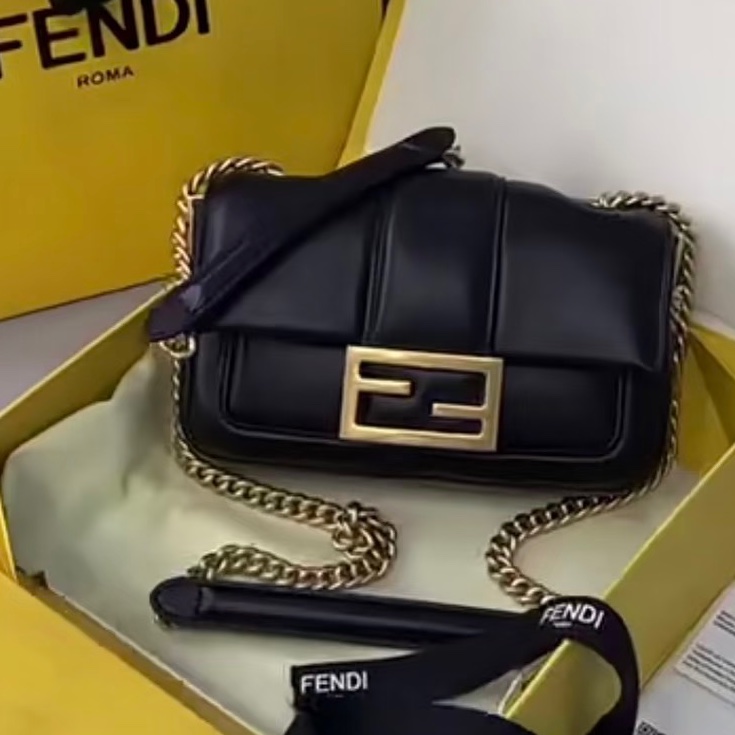 🍧🍧Fendi芬迪Baguette迷你黑金全皮法棍包  尺寸19×12-4