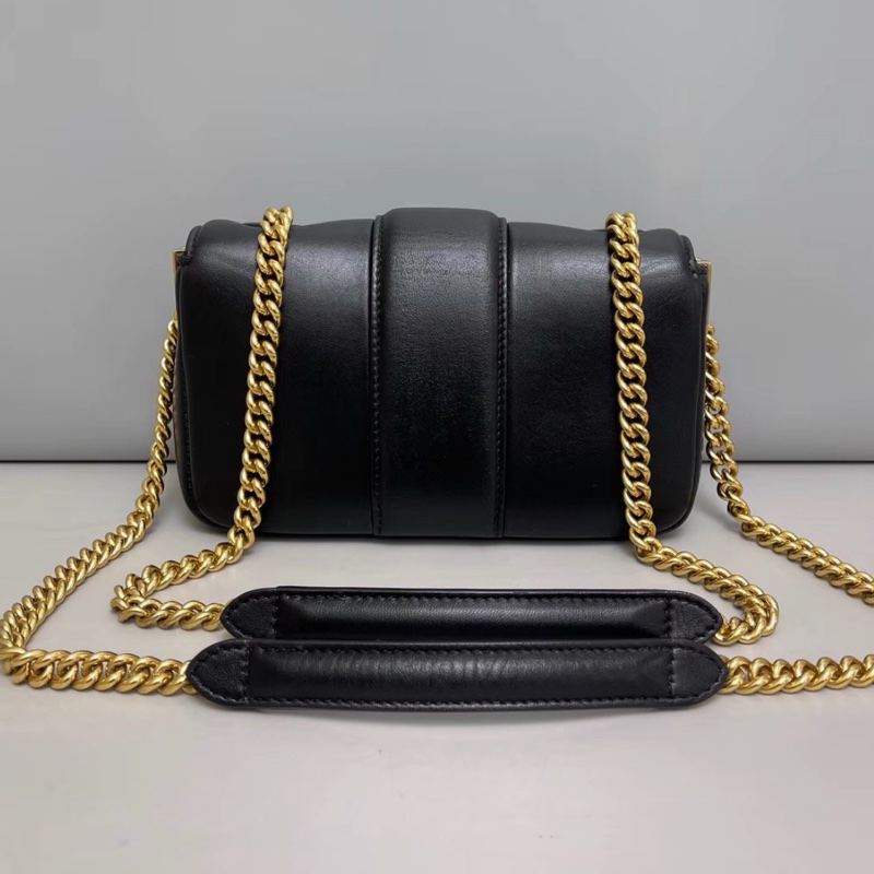 🍧🍧Fendi芬迪Baguette迷你黑金全皮法棍包  尺寸19×12-7