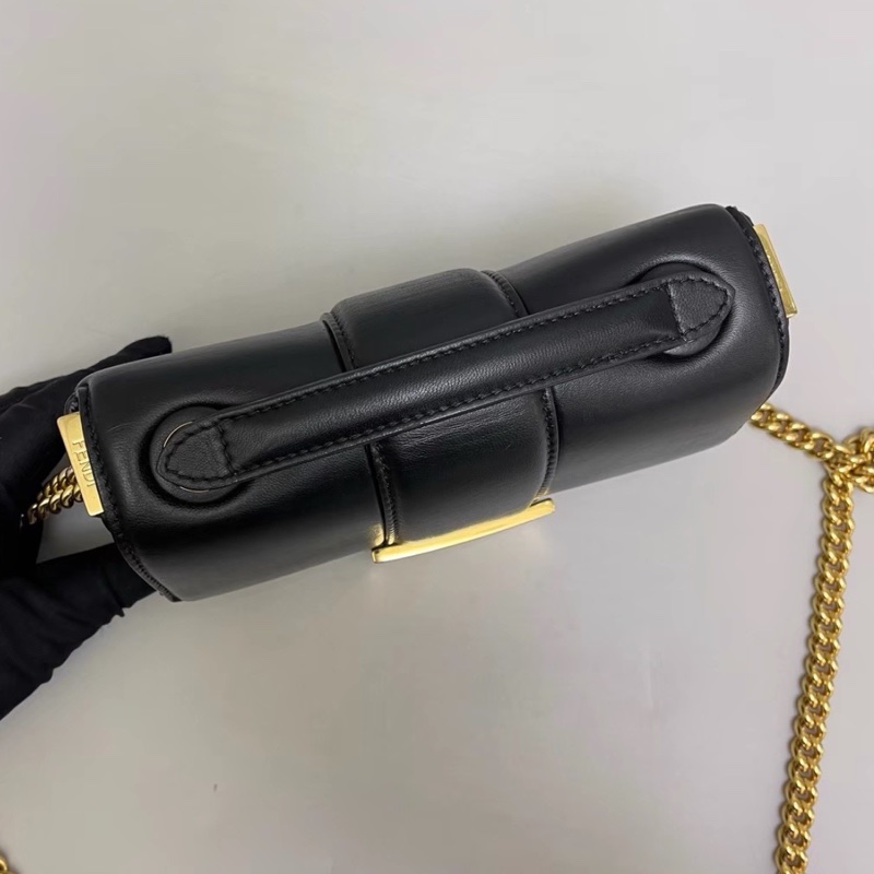 🍧🍧Fendi芬迪Baguette迷你黑金全皮法棍包  尺寸19×12-11