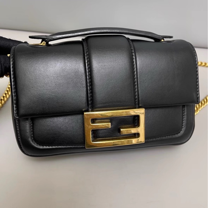 🍧🍧Fendi芬迪Baguette迷你黑金全皮法棍包  尺寸19×12-12