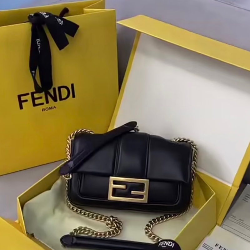 🍧🍧Fendi芬迪Baguette迷你黑金全皮法棍包  尺寸19×12-15
