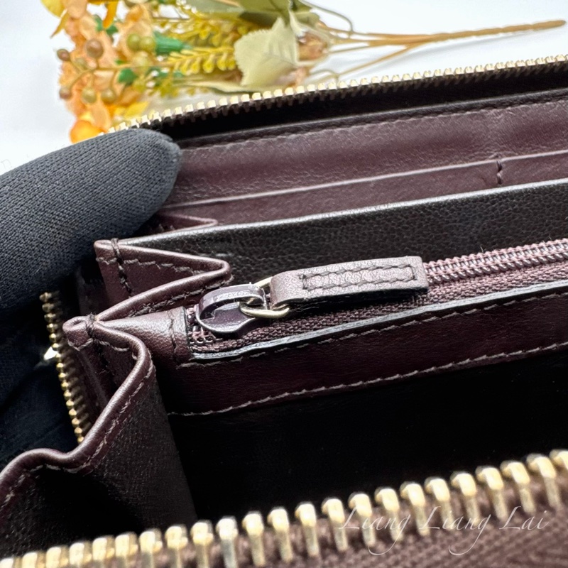 GUCCI 古馳 GG 壓紋金屬LOGO小牛皮深咖啡色長夾-9