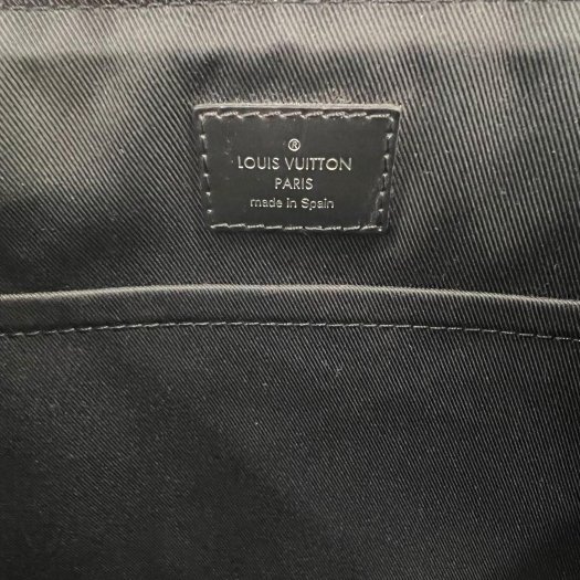 東區正精品㊣ LV DISTRICT M45272黑花黑字方型吸釦式翻蓋肩背包斜背包男包 RZ6328-2