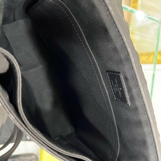 東區正精品㊣ LV DISTRICT M45272黑花黑字方型吸釦式翻蓋肩背包斜背包男包 RZ6328-11